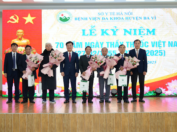 Bệnh viện đa khoa Ba Vì tổ chức Lễ kỷ niệm 70 năm Ngày Thầy thuốc Việt Nam- Ảnh 1.