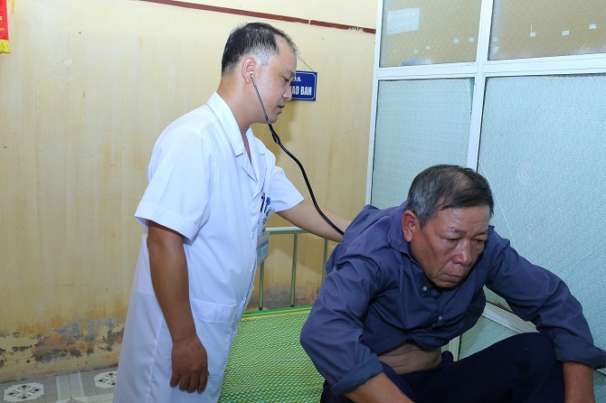 Bác sĩ giỏi chuyên môn là chưa đủ, phải đặt cả tâm mình vào người bệnh mới xứng đáng là người thầy thuốc tốt- Ảnh 1.