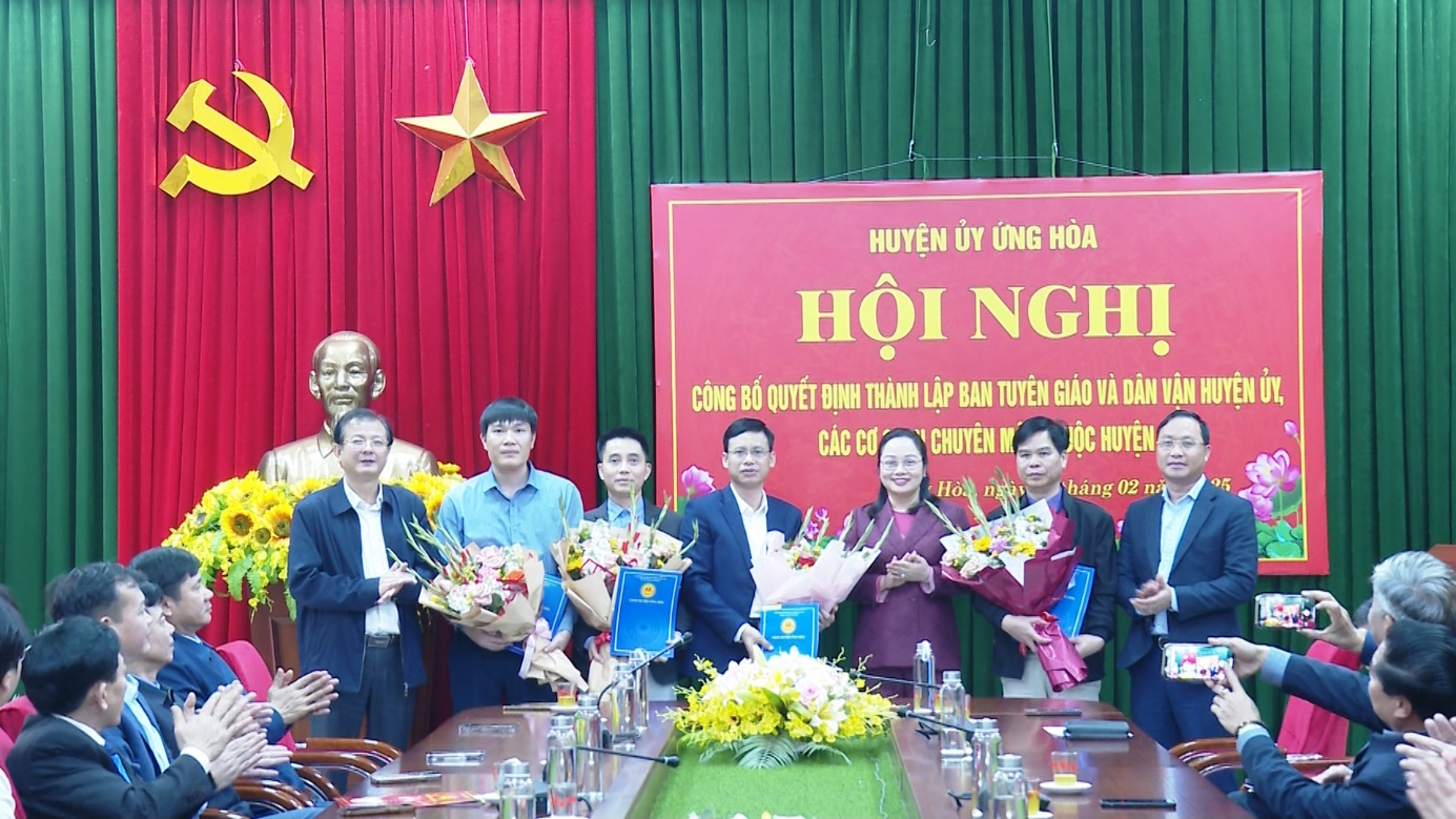 Công bố quyết định thành lập Ban Tuyên giáo và Dân vận Huyện uỷ.- Ảnh 5.