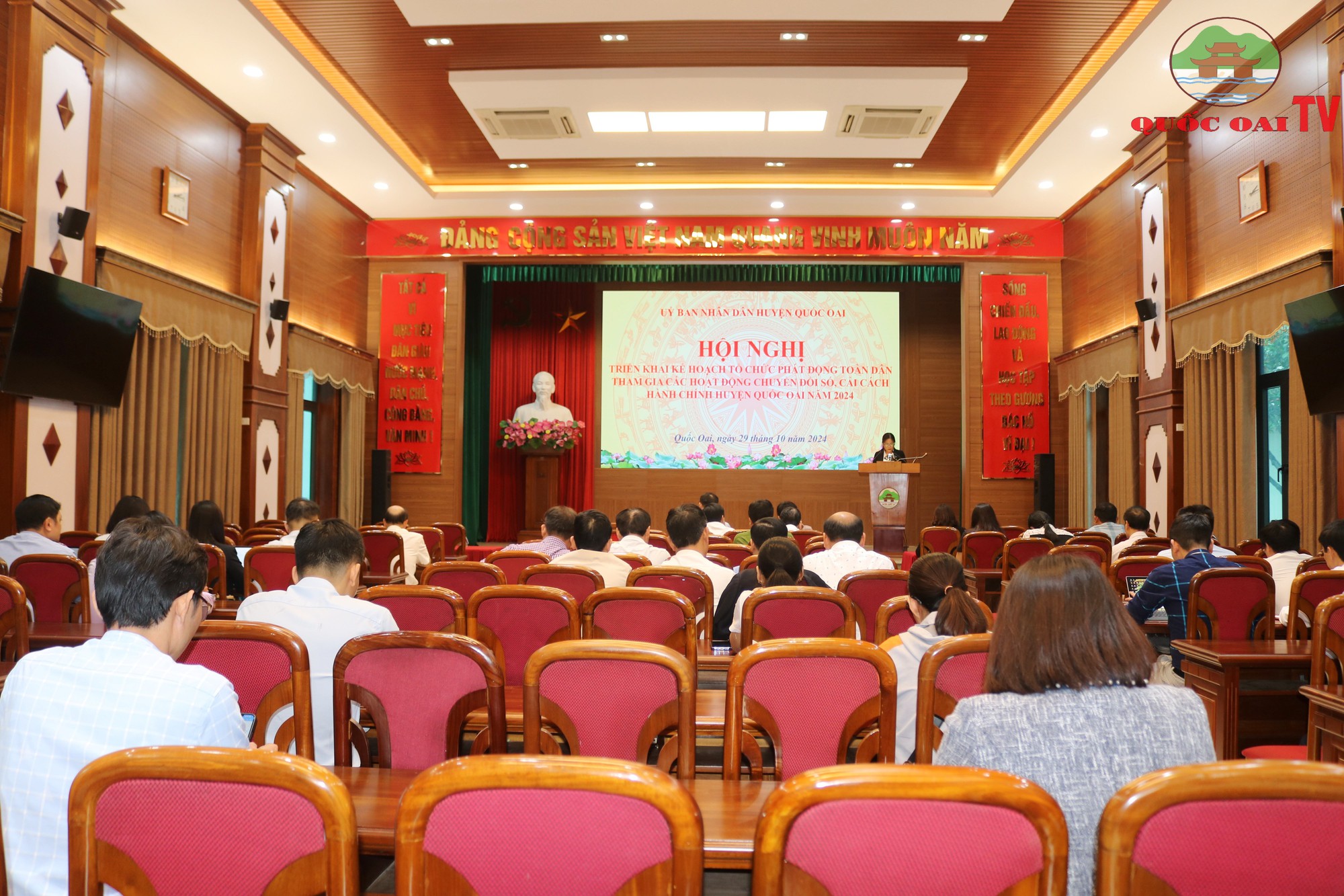 Quốc Oai triển khai Kế hoạch tổ chức phát động toàn dân tham gia các hoạt động chuyên đổi số, cải cách hành chính huyện  năm 2024- Ảnh 1.