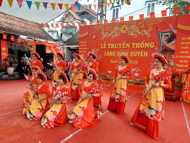 Ứng Hoà: Lễ hội truyền thống thôn Đinh Xuyên hành trình trở về cội nguồn văn hóa- Ảnh 4.