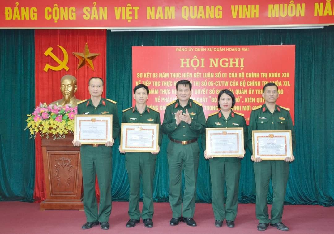 Nghị lực phi thường của Nữ quân nhân có chồng hy sinh giữa thời bình.- Ảnh 1.