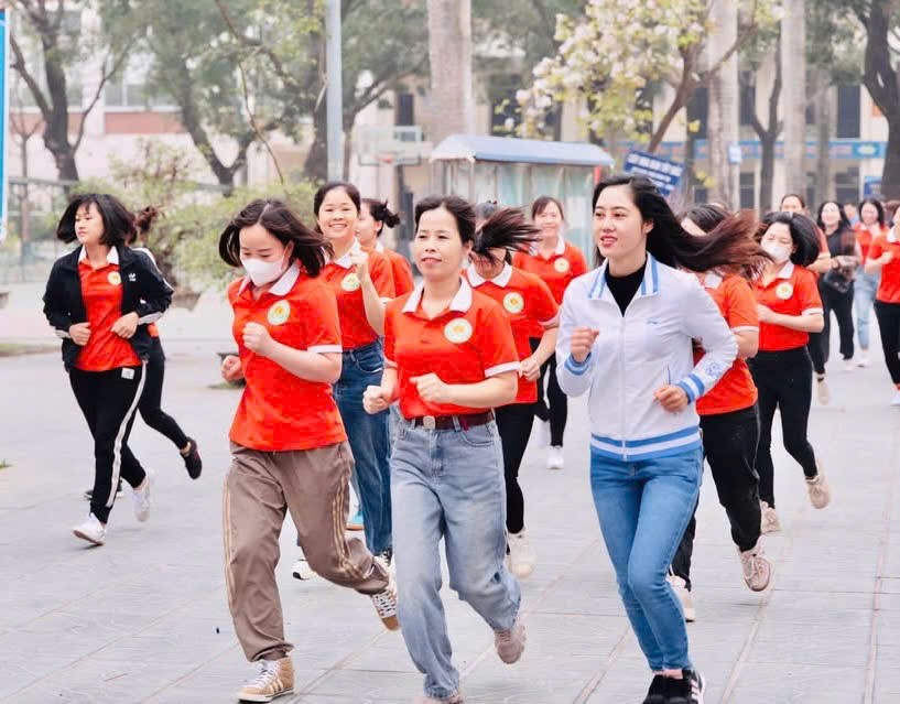 Hơn 10.000 người tham gia ngày chạy Olympic vì sức khỏe toàn dân năm 2025.- Ảnh 2.