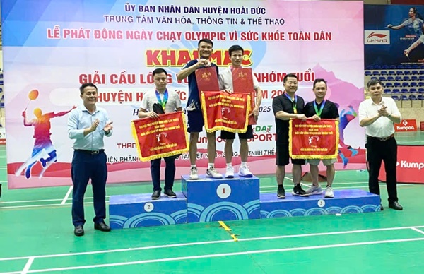 Hoài Đức tổ chức thành công giải Cầu lông vô địch các nhóm tuổi huyện lần thứ II, năm 2025- Ảnh 10.