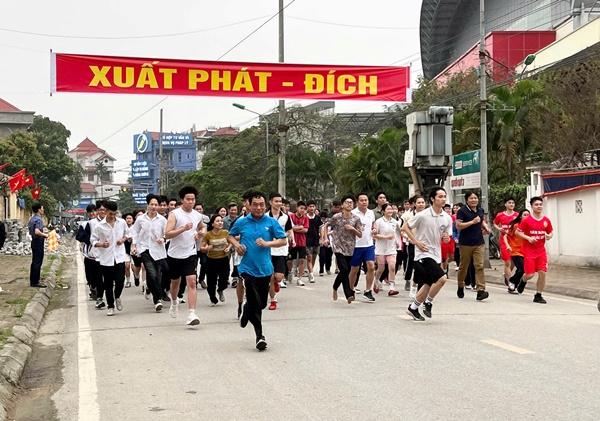 Hoài Đức tổ chức thành công giải Cầu lông vô địch các nhóm tuổi huyện lần thứ II, năm 2025- Ảnh 11.