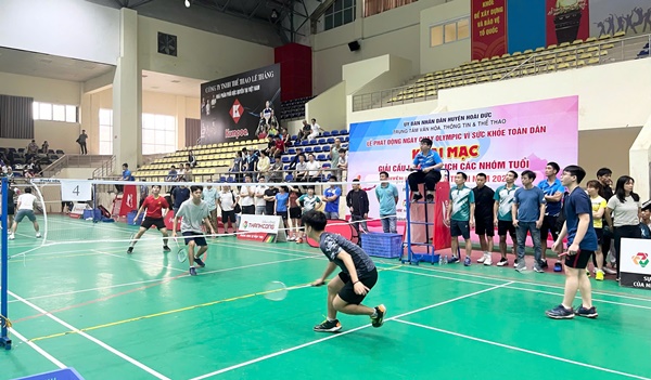 Hoài Đức tổ chức thành công giải Cầu lông vô địch các nhóm tuổi huyện lần thứ II, năm 2025- Ảnh 7.
