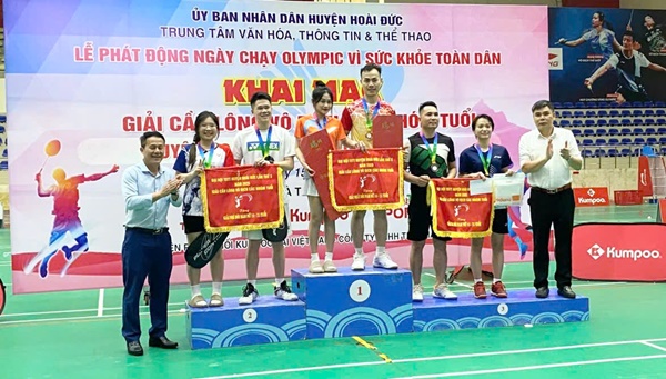 Hoài Đức tổ chức thành công giải Cầu lông vô địch các nhóm tuổi huyện lần thứ II, năm 2025- Ảnh 8.