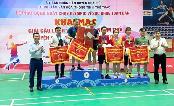 Hoài Đức tổ chức thành công giải Cầu lông vô địch các nhóm tuổi huyện lần thứ II, năm 2025- Ảnh 9.