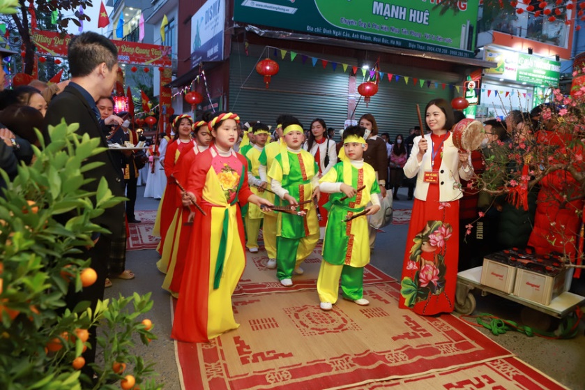 Độc đáo các lễ hội truyền thống huyện Hoài Đức - giữ gìn nét đẹp văn hóa Việt- Ảnh 2.
