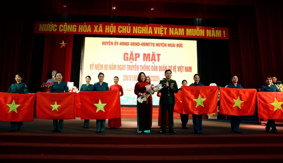 Hoài Đức: 5 tập thể, 6 cá nhân được khen thưởng nhân kỷ niệm 90 năm ngày truyền thống dân quân tự vệ Việt Nam- Ảnh 3.