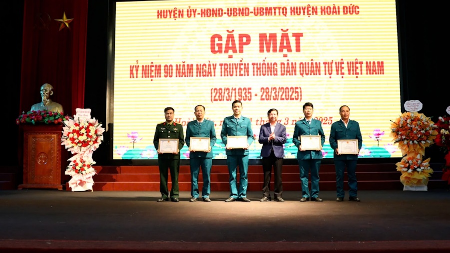 Hoài Đức: 5 tập thể, 6 cá nhân được khen thưởng nhân kỷ niệm 90 năm ngày truyền thống dân quân tự vệ Việt Nam- Ảnh 8.