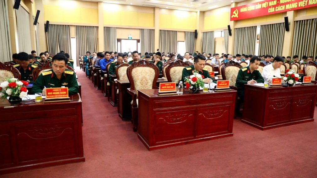 Hoài Đức tổng kết công tác tuyển quân năm 2025; công tác phòng không nhân dân, giáo dục Quốc phòng-an ninh năm 2024- Ảnh 2.