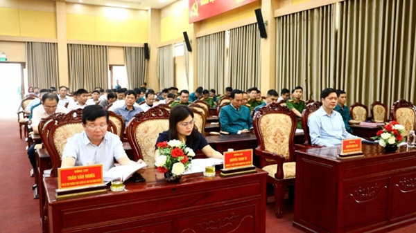 Hoài Đức tổng kết công tác tuyển quân năm 2025; công tác phòng không nhân dân, giáo dục Quốc phòng-an ninh năm 2024- Ảnh 1.
