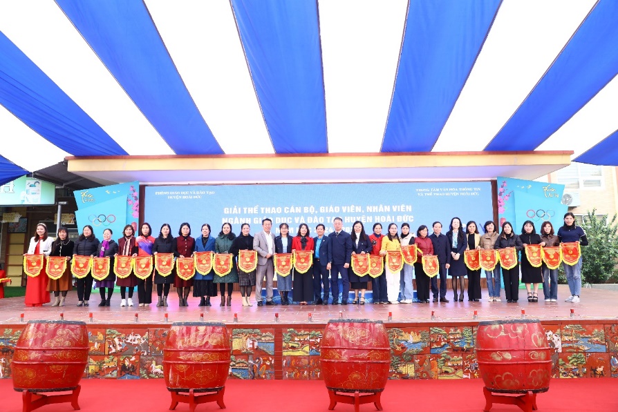 Chuyên đề môn giáo dục thể chất tích hợp giáo dục quốc phòng an ninh thông qua các hoạt động lễ hội truyền thống tại quê hương Hoài Đức- Ảnh 9.