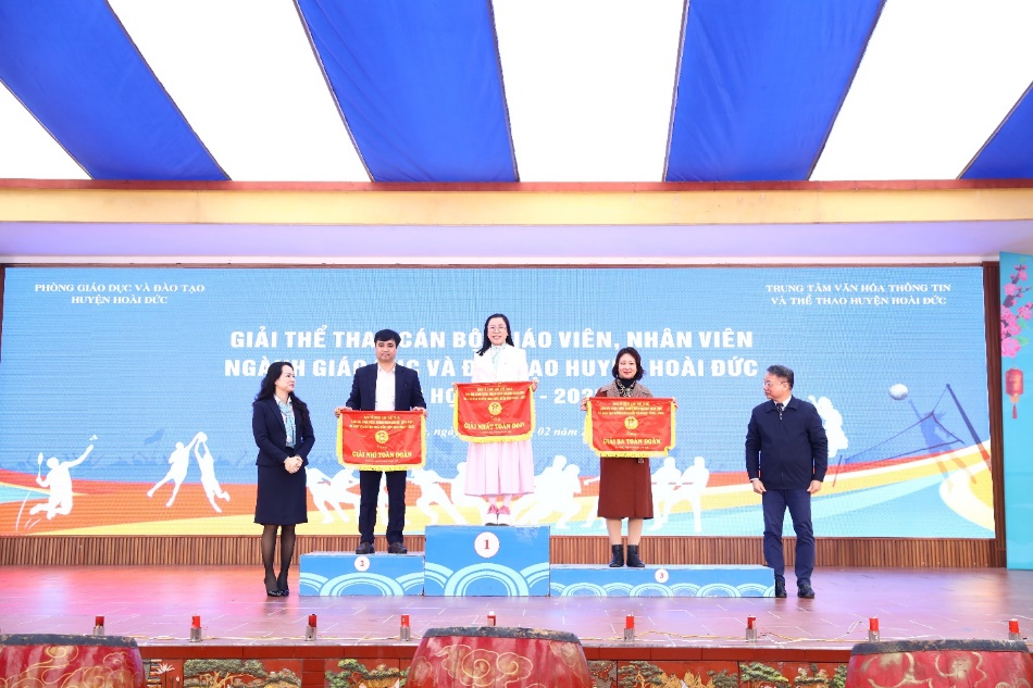 Chuyên đề môn giáo dục thể chất tích hợp giáo dục quốc phòng an ninh thông qua các hoạt động lễ hội truyền thống tại quê hương Hoài Đức- Ảnh 10.