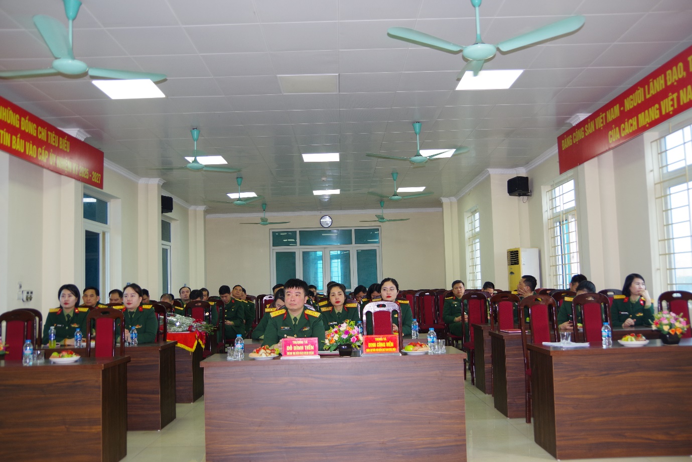 Ban CHQS quận Hoàng Mai tổ chức gặp mặt kỷ niệm 115 năm Ngày Quốc tế Phụ nữ 8/3, 1985 năm Cuộc khởi nghĩa Hai Bà Trưng, 32 năm Ngày truyền thống phụ nữ Quân đội.- Ảnh 1.