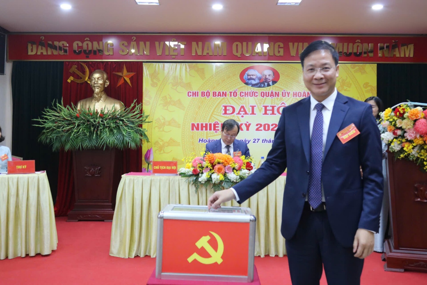Đại hội điểm Chi bộ Ban Tổ chức Quận ủy (nhiệm kỳ 2025-2030)- Ảnh 1.