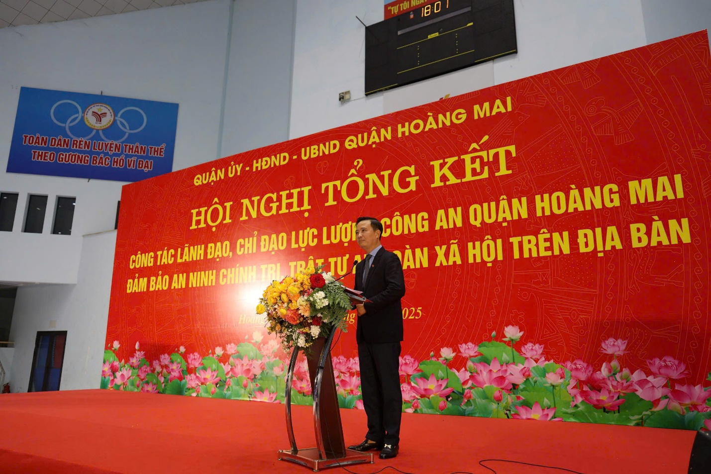 Hội nghị Tổng kết công tác lãnh đạọ chỉ đạo lực lượng Công an quận Hoàng Mai đảm bảo an ninh chính trị, trật tự an toàn xã hội trên địa bàn quận Hoàng Mai- Ảnh 3.