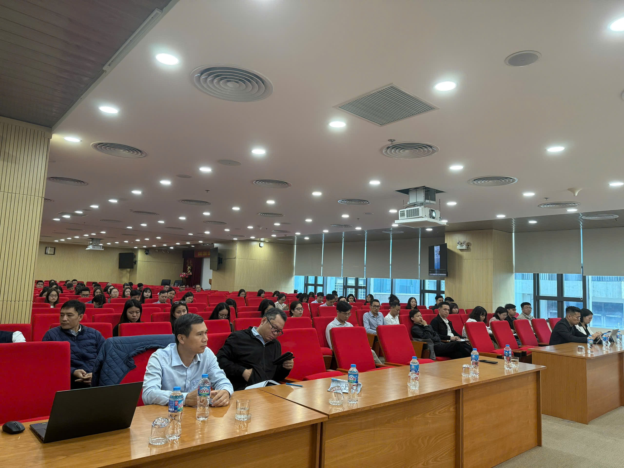 Tập huấn nghiệp vụ về hướng dẫn cán bộ công chức, viên chức, người lao động thuộc Trung tâm Phục vụ hành chính công Thành phố sử dụng phần mềm Hệ thống điều hành và quản lý văn bản và Văn phòng số Gapo Work- Ảnh 1.