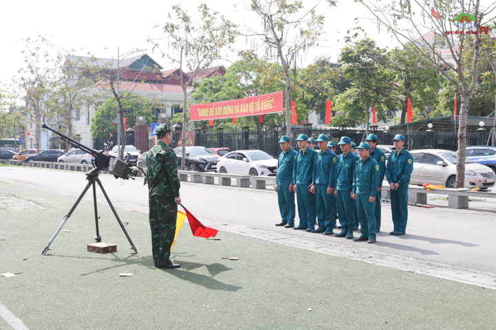 Quốc Oai khai mạc huấn luyện Dân quân Phòng không - Pháo binh năm 2025- Ảnh 3.