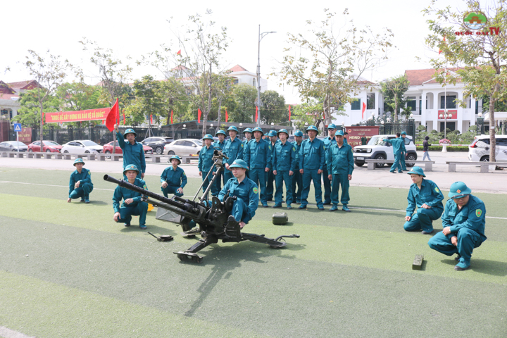 Quốc Oai khai mạc huấn luyện Dân quân Phòng không - Pháo binh năm 2025- Ảnh 6.