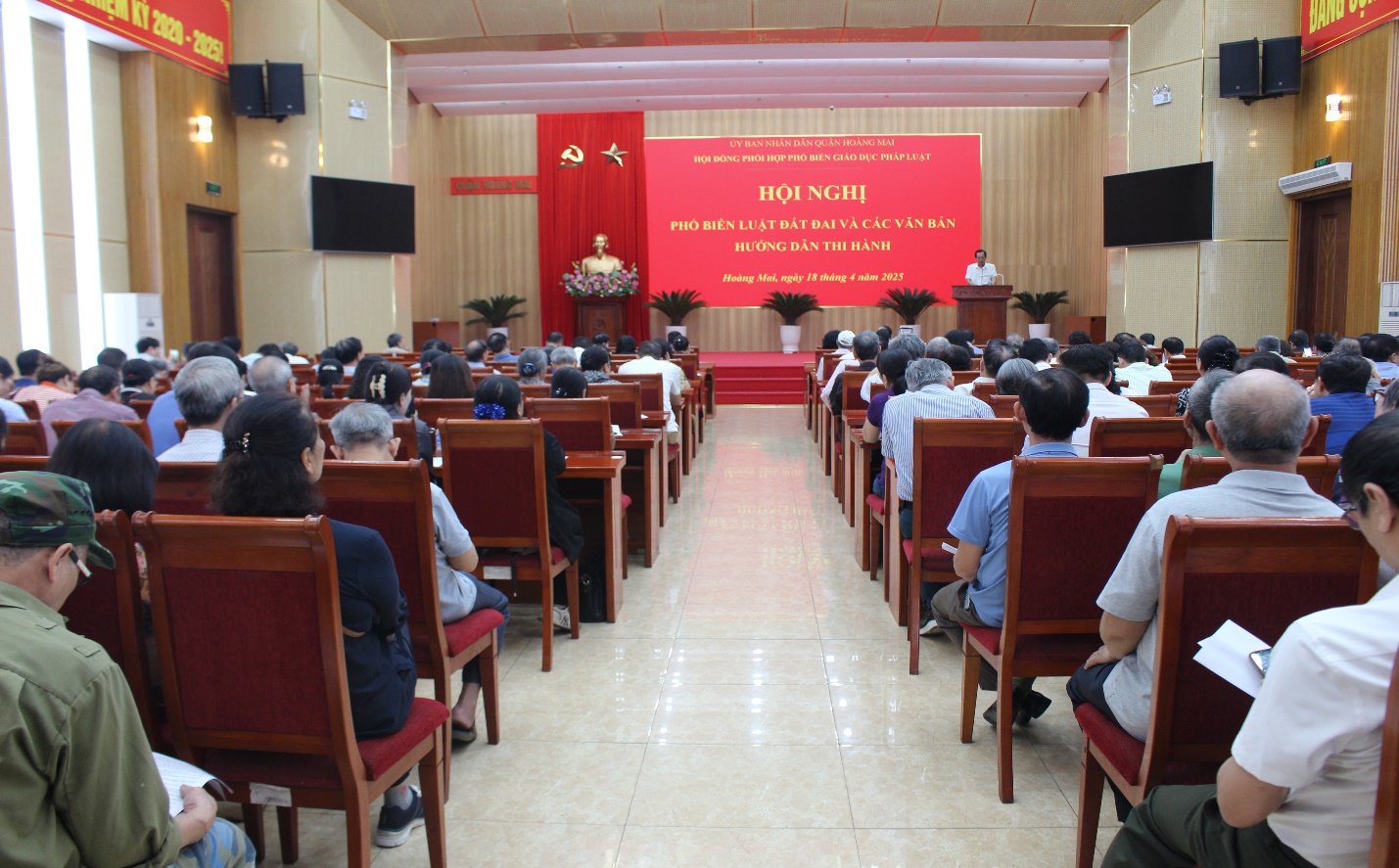 Hội nghị phổ biến Luật Đất đai và các văn bản hướng dẫn thi hành- Ảnh 1.