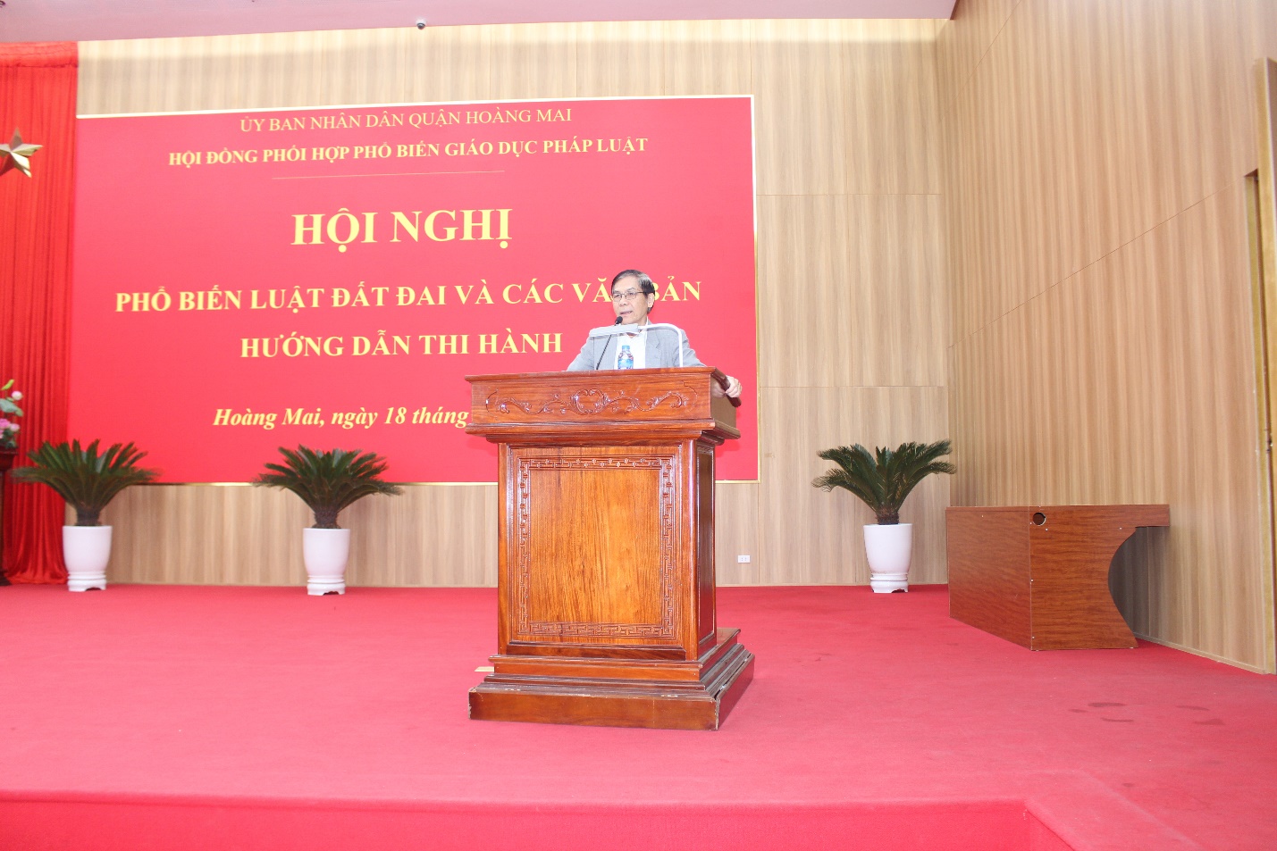 Hội nghị phổ biến Luật Đất đai và các văn bản hướng dẫn thi hành- Ảnh 2.