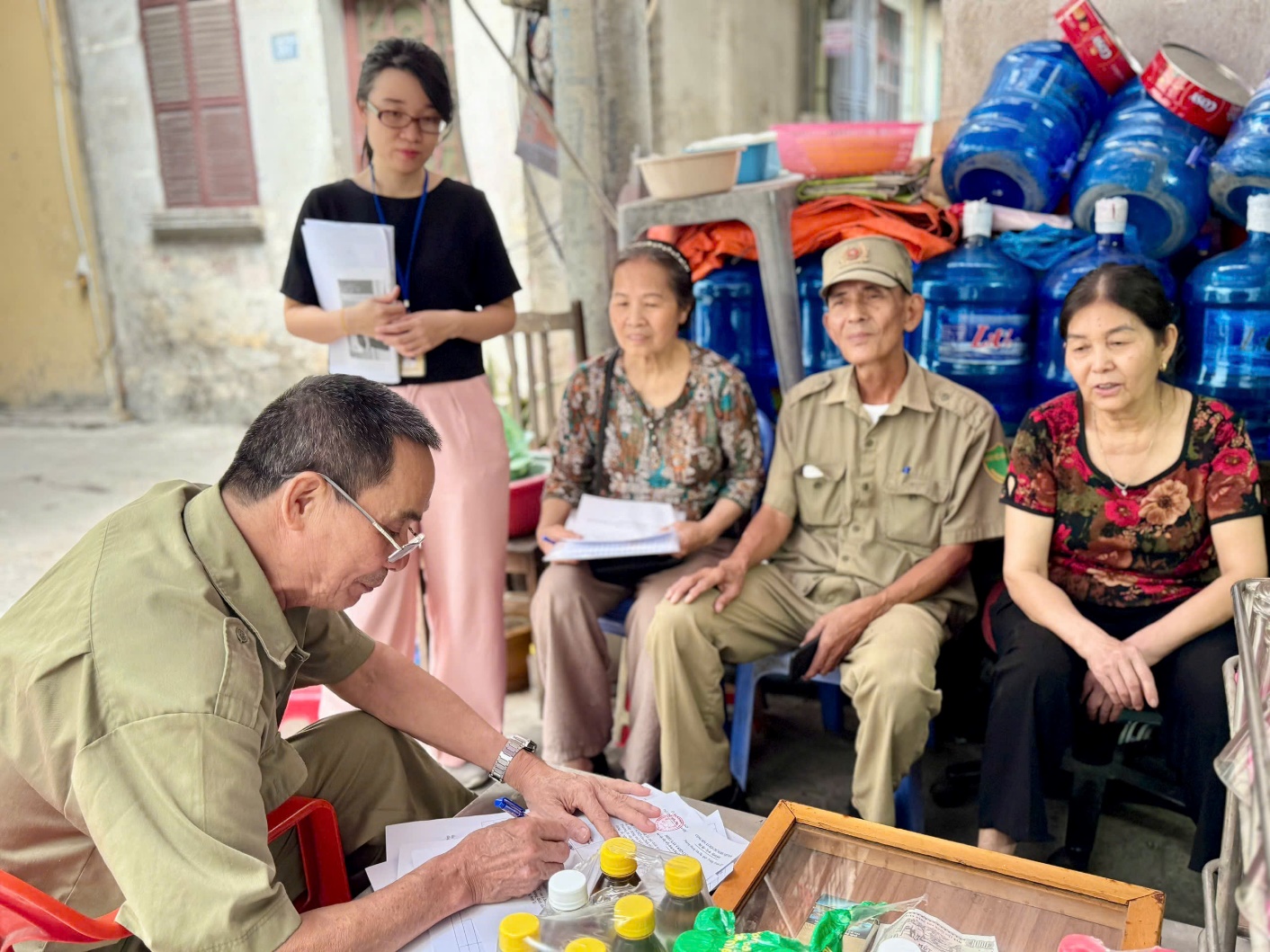 Quận Hoàng Mai tổ chức lấy ý kiến Nhân dân về sắp xếp đơn vị hành chính trên địa bàn Quận- Ảnh 2.