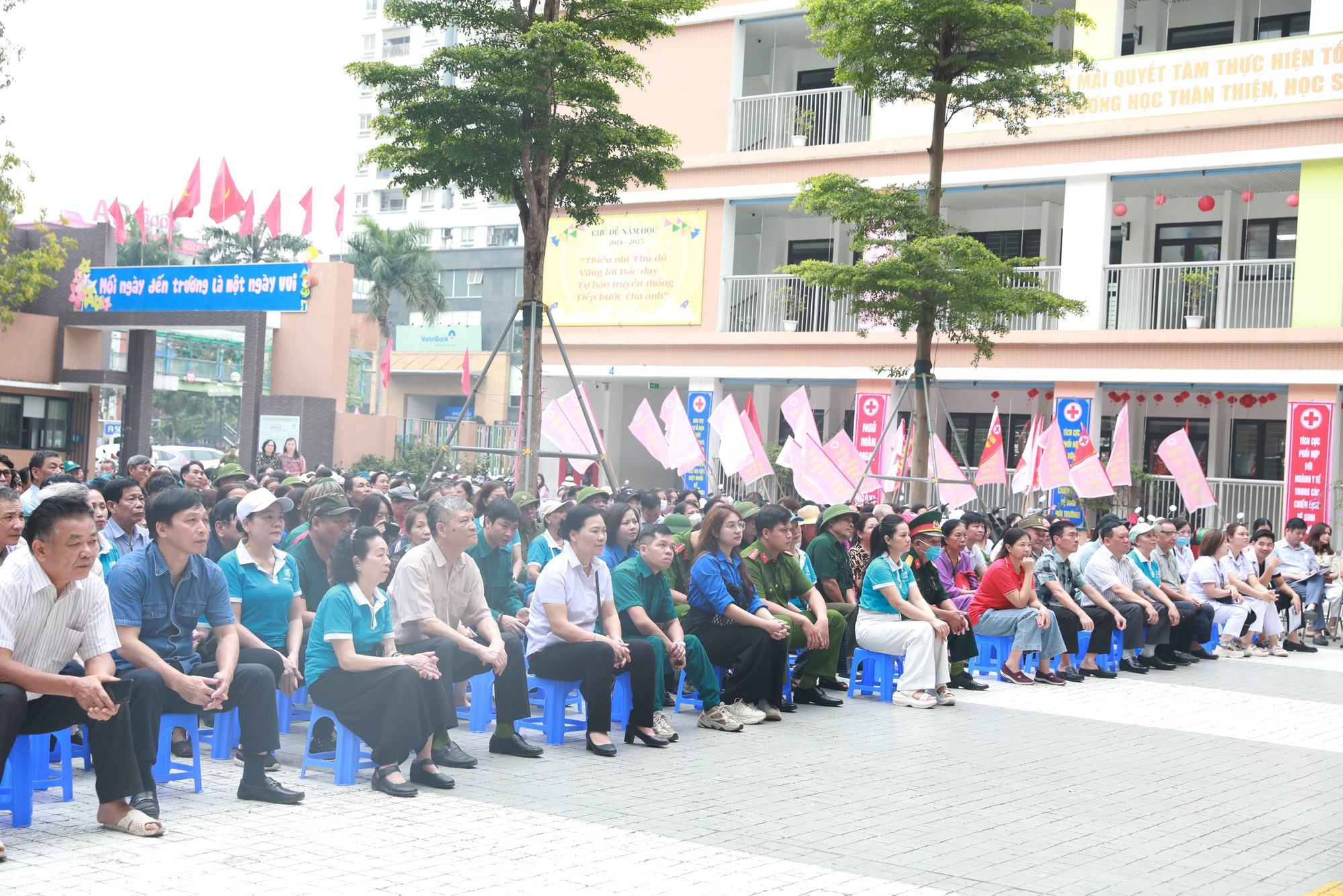 Quận Hoàng Mai phát động chiến dịch vệ sinh môi trường, phòng chống dịch Sốt xuất huyết- Ảnh 2.