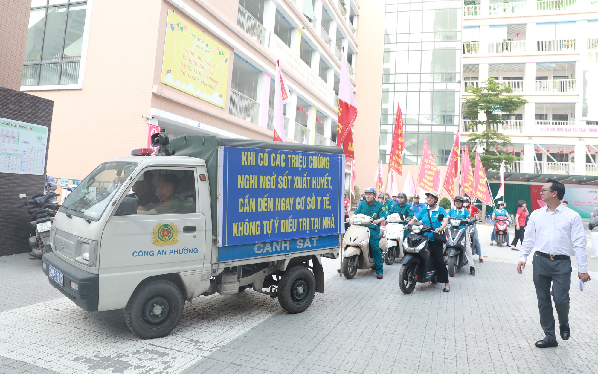Các lực lượng ra quân tuyên truyền, phòng chống dịch Sốt xuất huyết