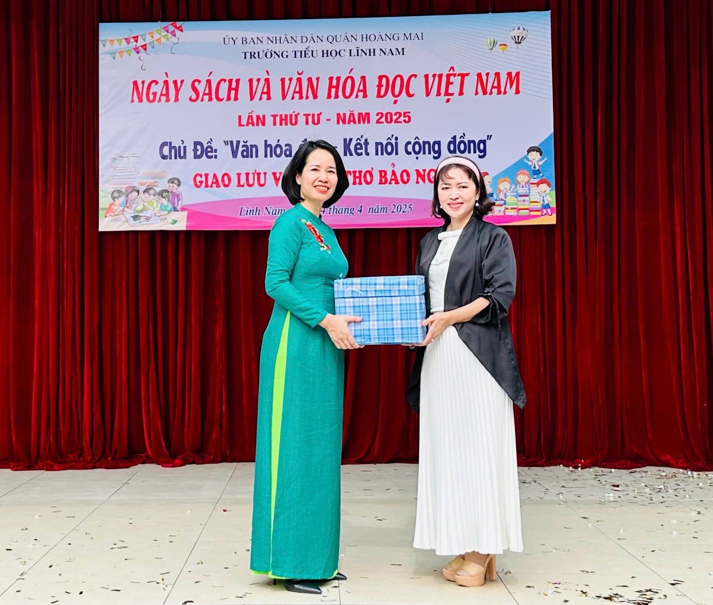 C:\Users\Admin\Downloads\Ngay sach 2.jpg