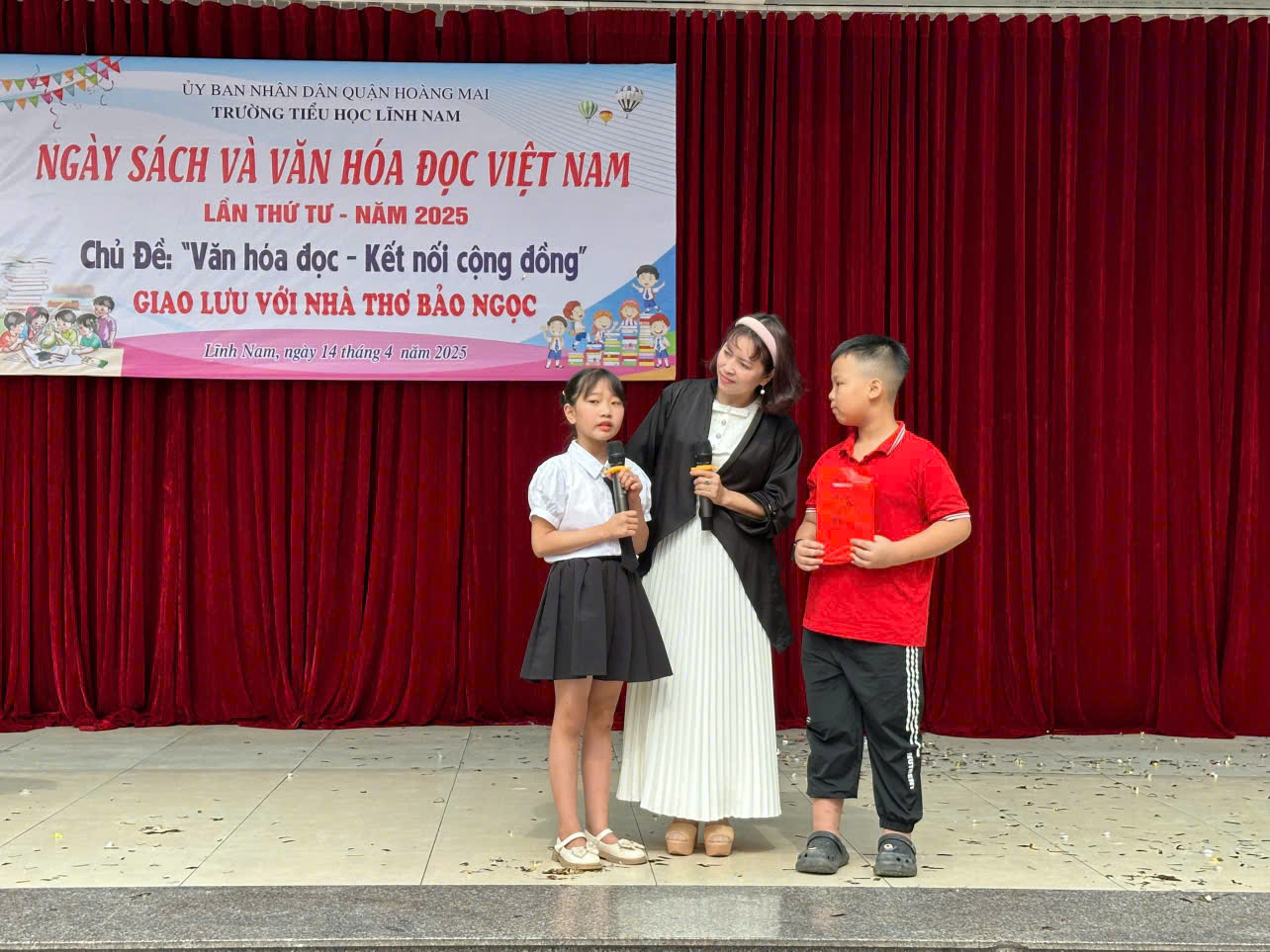 Trường Tiểu học Lĩnh Nam tổ chức “Ngày sách và Văn hóa đọc Việt Nam lần thứ Tư - Năm 2025”                                        Giao lưu với nhà thơ Bảo Ngọc.                                           - Ảnh 4.