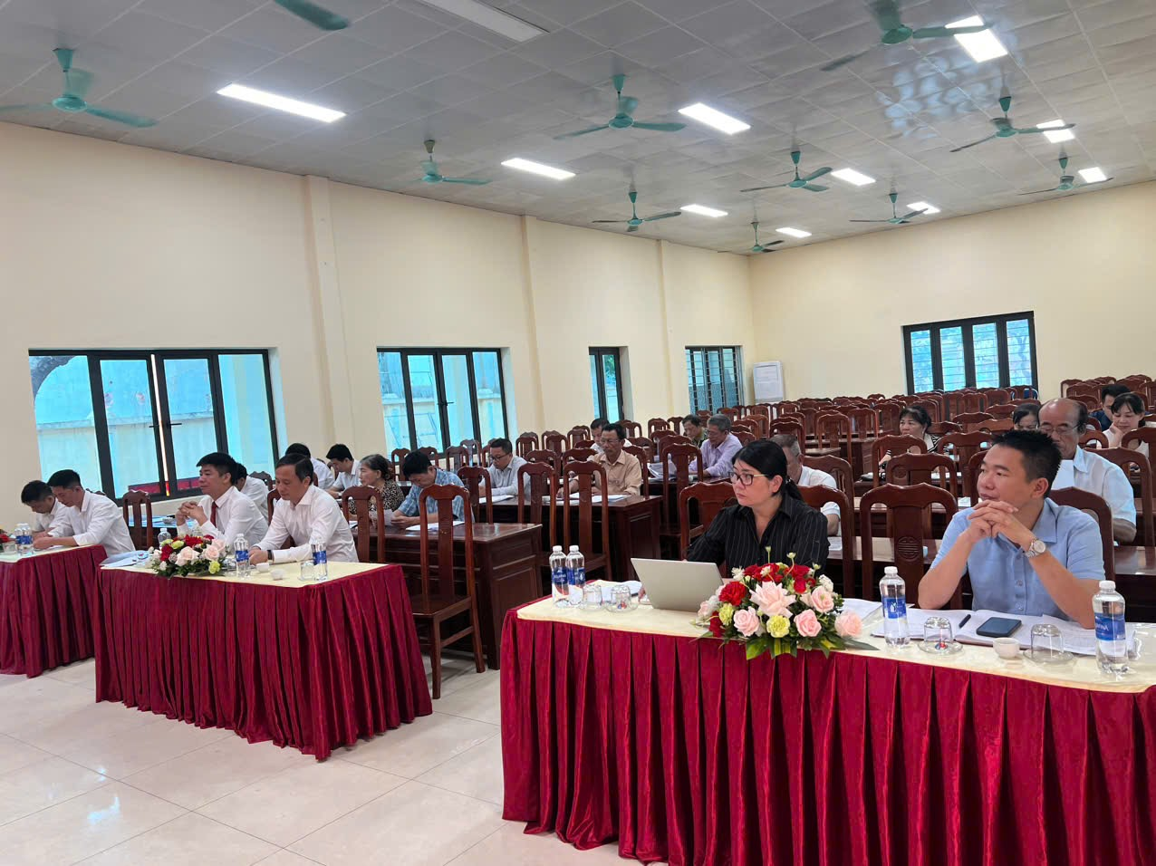Hội đồng nhân dân xã Song Phương khóa XX, nhiệm kỳ 2021-2026 tổ chức kỳ họp chuyên đề- Ảnh 2.