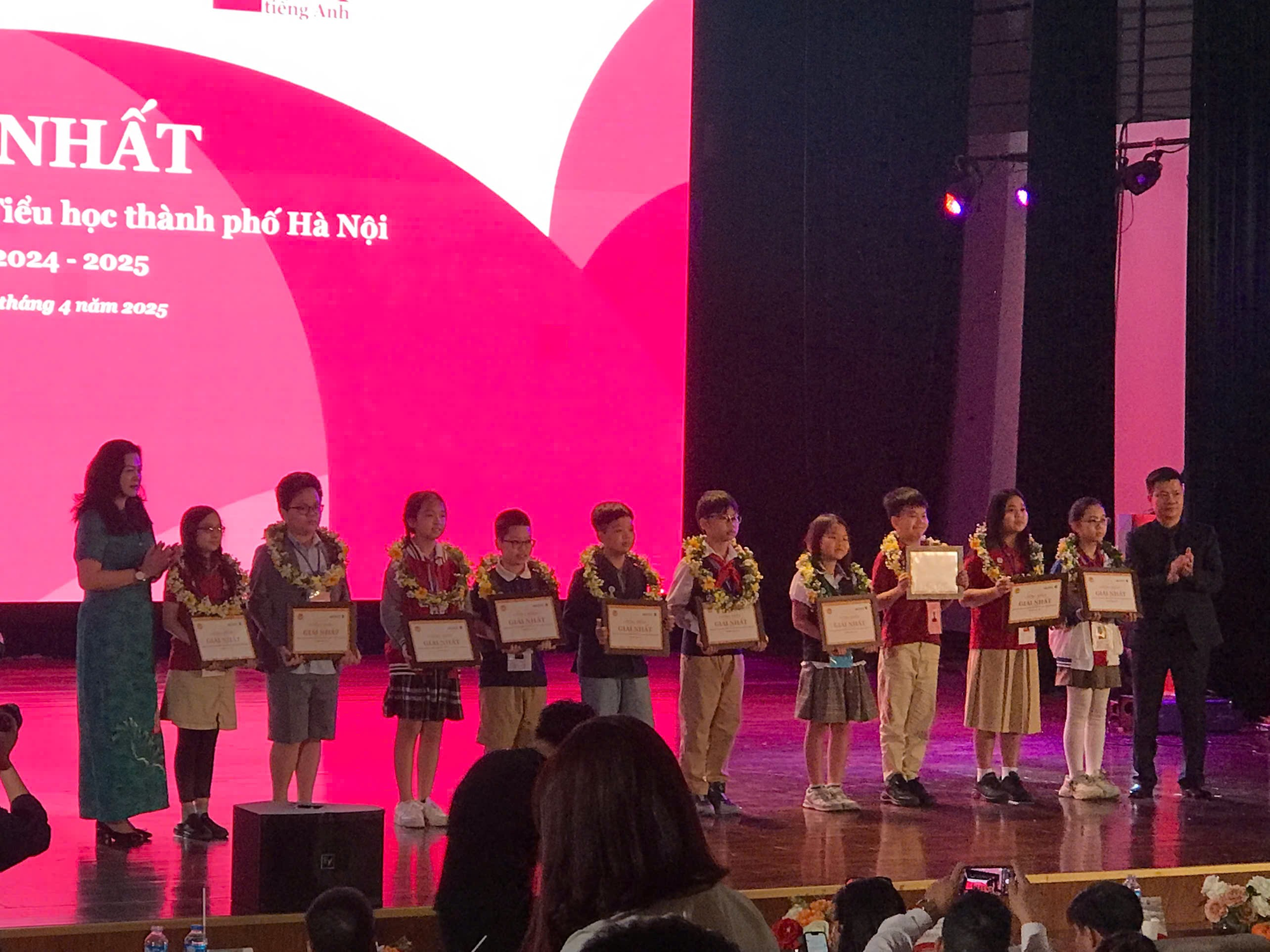 Tự hào học sinh Tô Ngọc Hiếu đạt giải nhất tại kỳ thi olympic tiếng anh cấp thành phố năm học 2024-2025- Ảnh 1.
