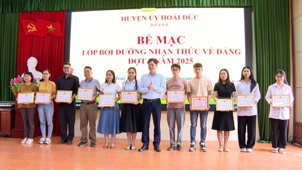 Bế mạc lớp Bồi dưỡng nhận thức về Đảng đợt 2 năm 2025- Ảnh 5.