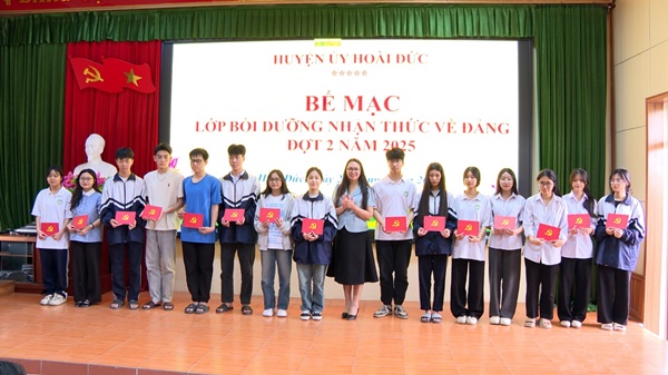 Bế mạc lớp Bồi dưỡng nhận thức về Đảng đợt 2 năm 2025- Ảnh 7.