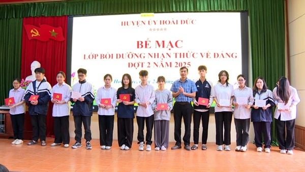 Bế mạc lớp Bồi dưỡng nhận thức về Đảng đợt 2 năm 2025- Ảnh 8.