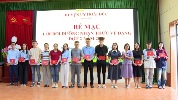 Bế mạc lớp Bồi dưỡng nhận thức về Đảng đợt 2 năm 2025- Ảnh 9.
