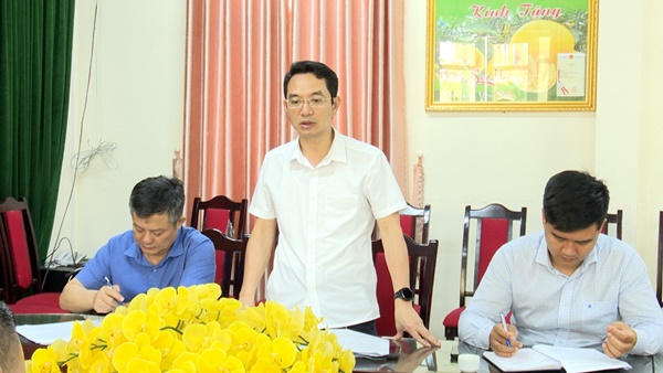 Đồng chí Chủ tịch UBND huyện kiểm tra công tác vi phạm đất đai trên địa bàn huyện- Ảnh 6.