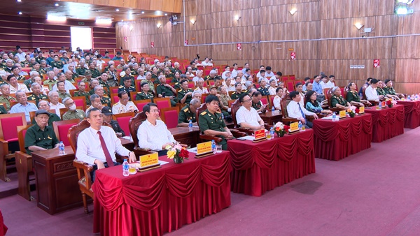 Gặp mặt đại biểu cựu Chiến binh, cựu Công an nhân dân, cựu Thanh niên xung phong tham gia kháng chiến chống Mỹ cứu nước trên địa bàn huyện- Ảnh 4.