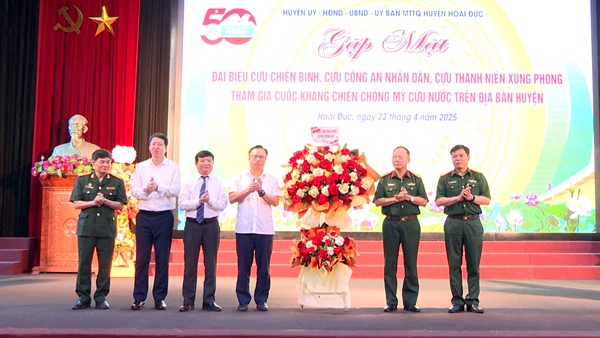 Gặp mặt đại biểu cựu Chiến binh, cựu Công an nhân dân, cựu Thanh niên xung phong tham gia kháng chiến chống Mỹ cứu nước trên địa bàn huyện- Ảnh 5.