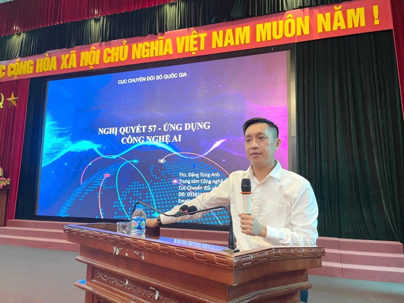 UBND huyện tổ chức hội nghị tập huấn nâng cao kỹ năng chuyển đổi số, ứng dụng trí tuệ nhân tạo- Ảnh 2.