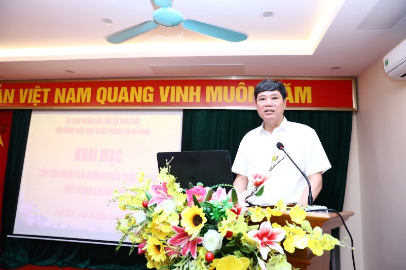 Hoài Đức: 95 đồng chí thuộc đối tượng 3 của huyện tham gia bồi dưỡng, cập nhật kiến thức quốc phòng an ninh năm 2025- Ảnh 2.