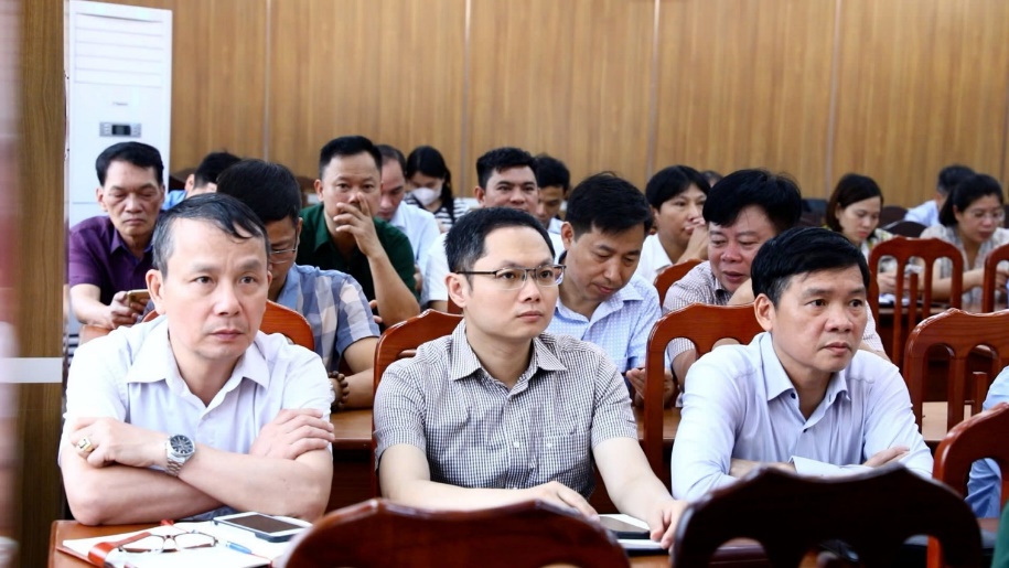 Hoài Đức: 95 đồng chí thuộc đối tượng 3 của huyện tham gia bồi dưỡng, cập nhật kiến thức quốc phòng an ninh năm 2025- Ảnh 5.