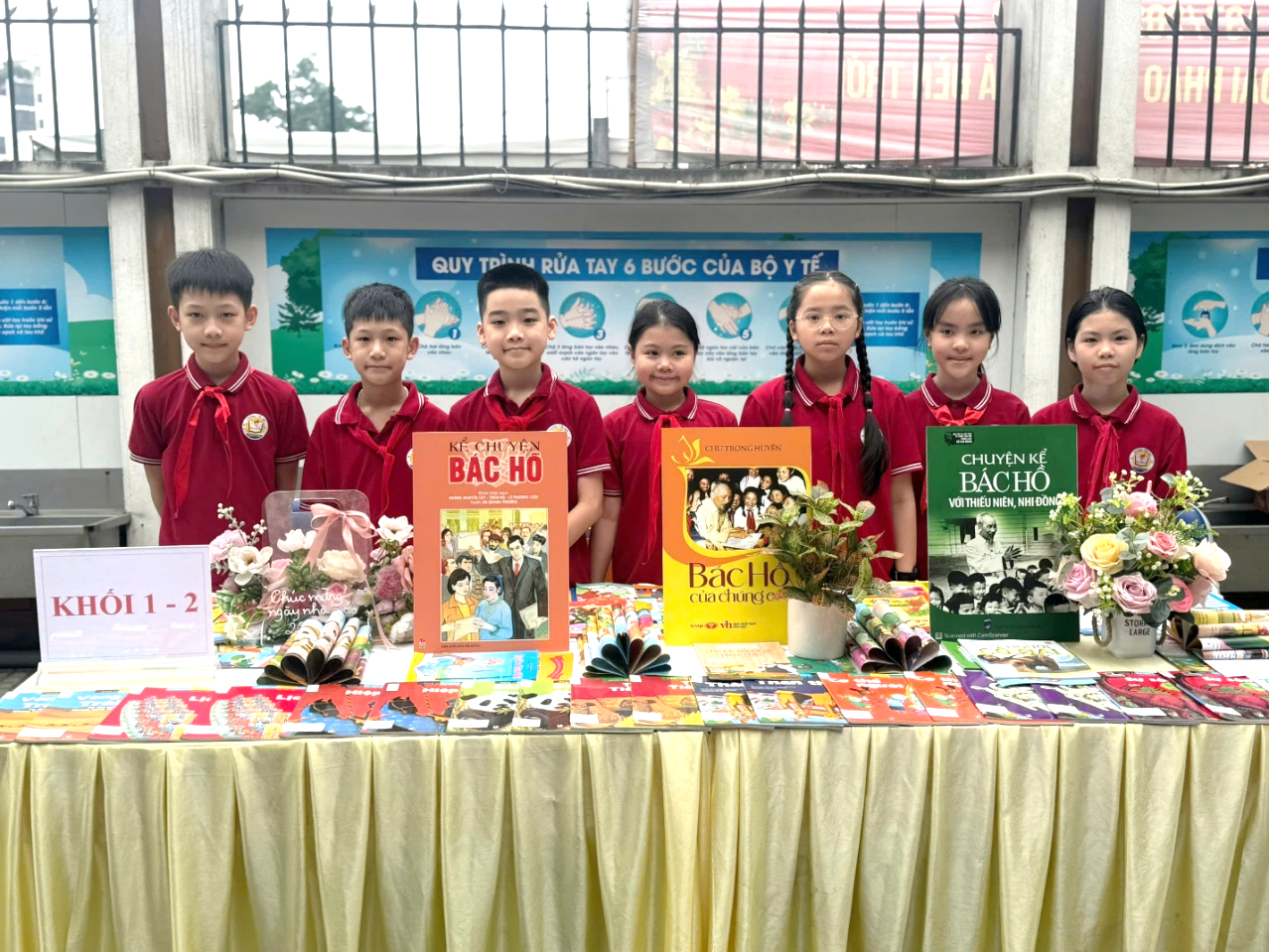 Kể chuyện Bác Hồ, nuôi dưỡng tình yêu nước học sinh  tiểu học mai động "Cùng sách bước vào kỷ nguyên vươn mình của dân tộc"- Ảnh 1.