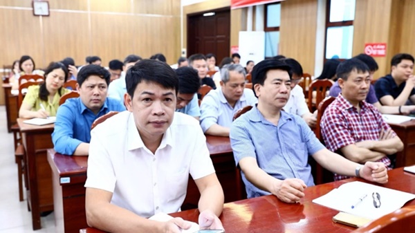 Hoài Đức: 95 đồng chí thuộc đối tượng 3 của huyện tham gia bồi dưỡng, cập nhật kiến thức quốc phòng an ninh năm 2025- Ảnh 4.