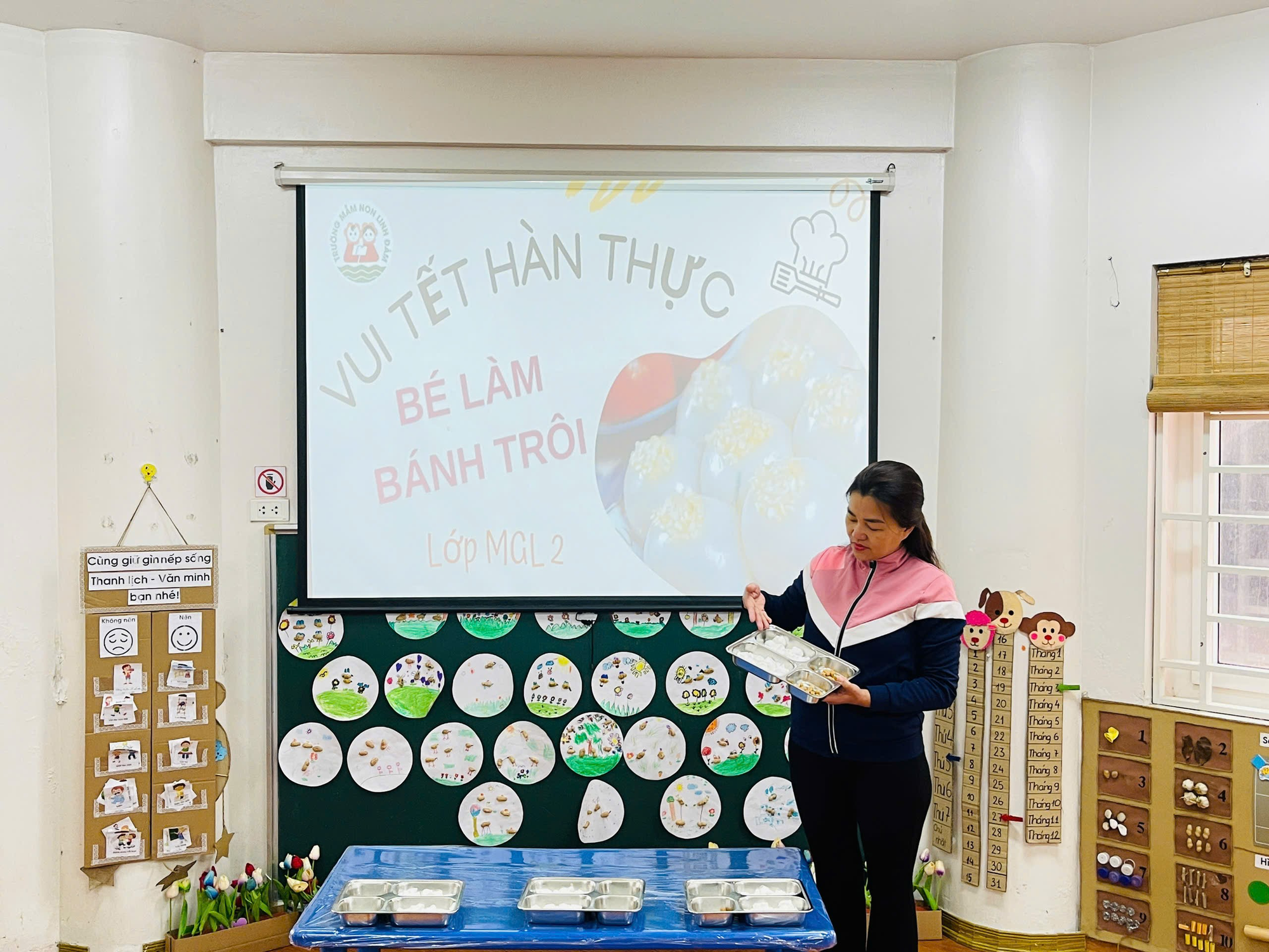 Các bé trường mầm non Linh Đàm trải nghiệm làm bánh trôi - tết hàn thực- Ảnh 1.