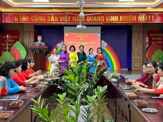 Cô giáo Bùi Thị Tuyết Chinh – Tấm gương cô giáo tài năng và tâm huyết với nghề, một đoàn viên năng động, nhiệt tình- Ảnh 3.