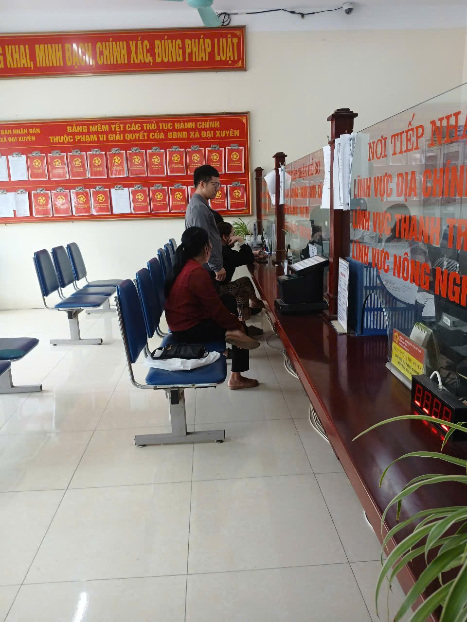 NÂNG CAO SỰ HÀI LÒNG CỦA NHÂN DÂN.- Ảnh 3.