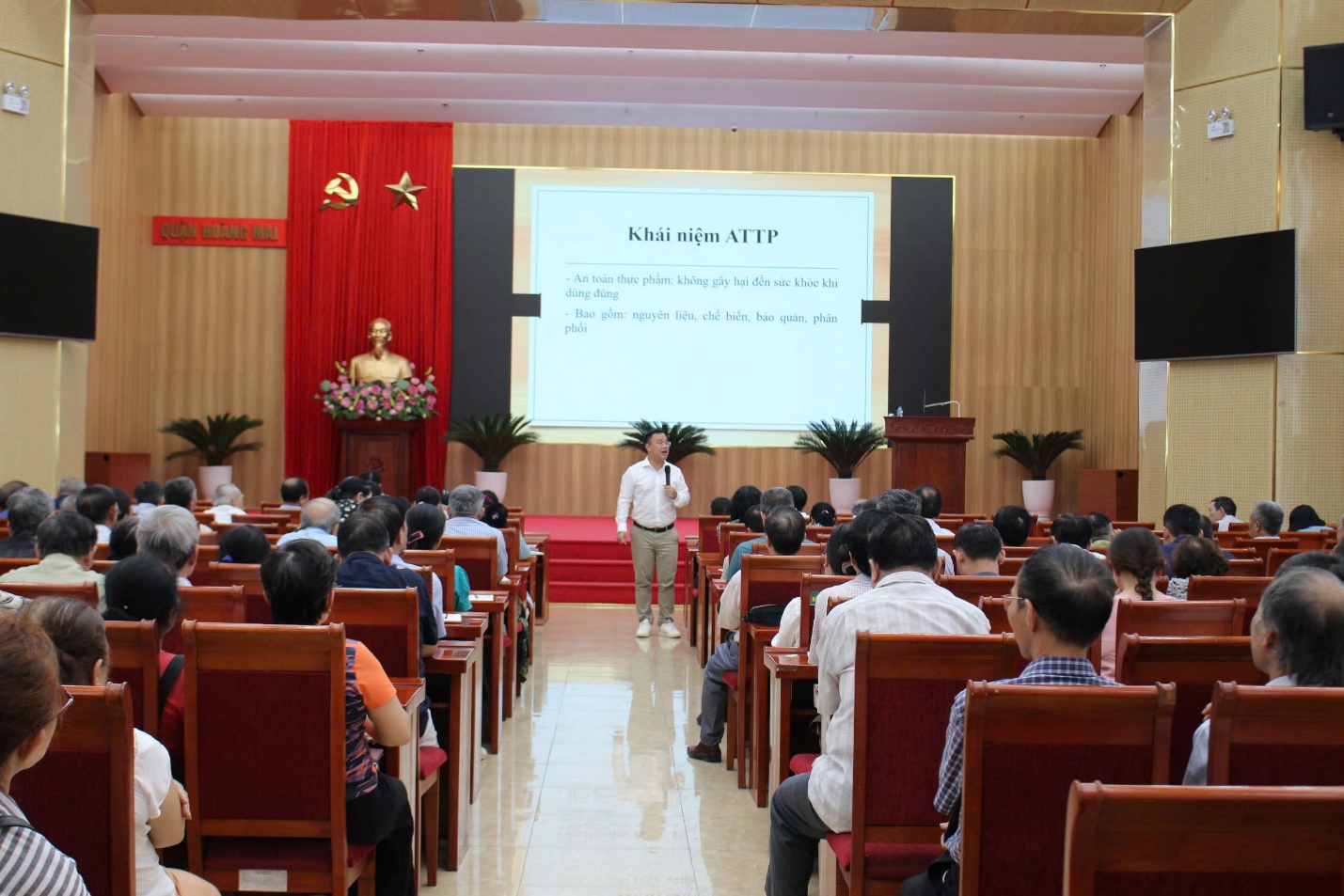 Hội nghị phổ biến, tuyên truyền các văn bản về vệ sinh an toàn thực phẩm- Ảnh 2.